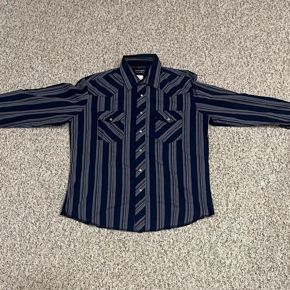 Wrangler Navy and Gray Striped Button Down Shirt